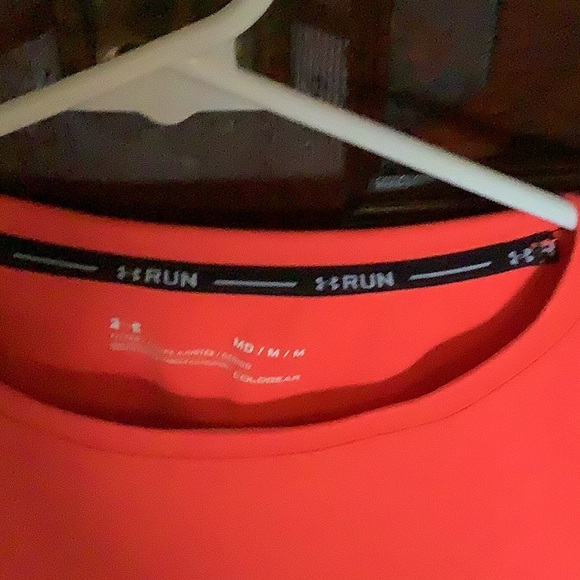 UnderArmour shirt - Picture 3 of 4